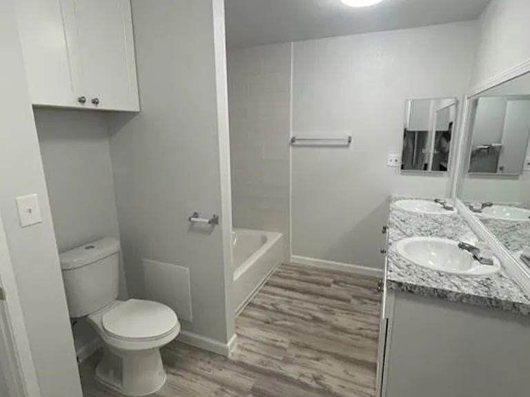 1121 W Lombard Pl #B — Photo 5
