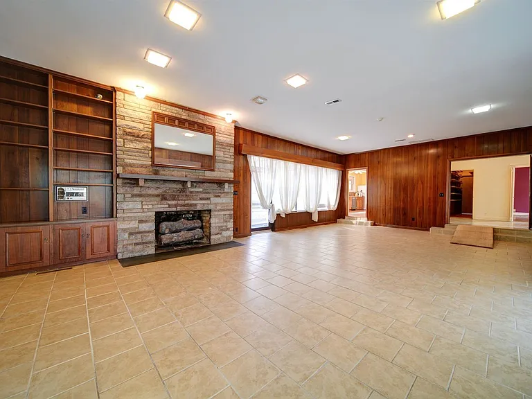 910 Basilwild Dr — Photo 6