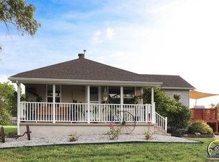 25576 Donahoo Rd, Tonganoxie, KS 66086