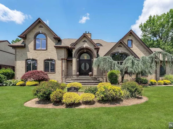 23 Leswing Ave, Saddle Brook, NJ 07663
