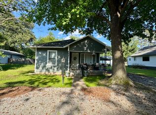 1008 S Commercial St, Benton, IL 62812