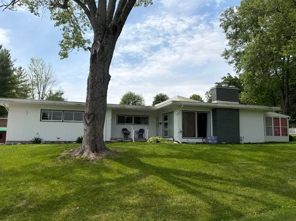 2306 Appletree Ln, Lawrenceville, IL 62439