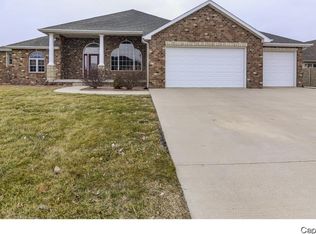905 Neala Dr, Pawnee, IL 62558