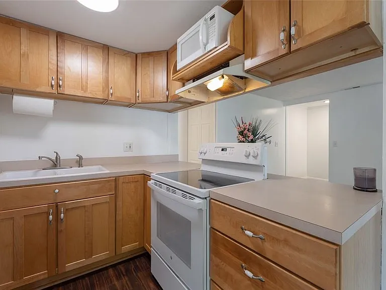 8906 Trotter Ln — Photo 7