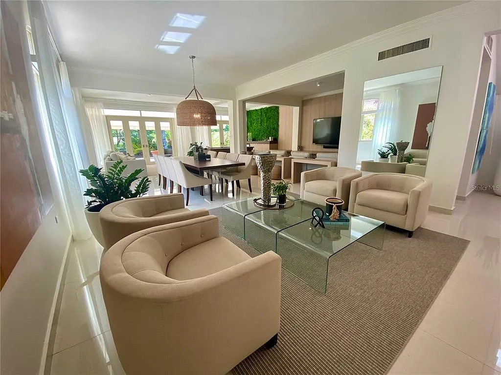 3 bed, 4.0 bath, 3245 sqft, $22,000 — Photo 2