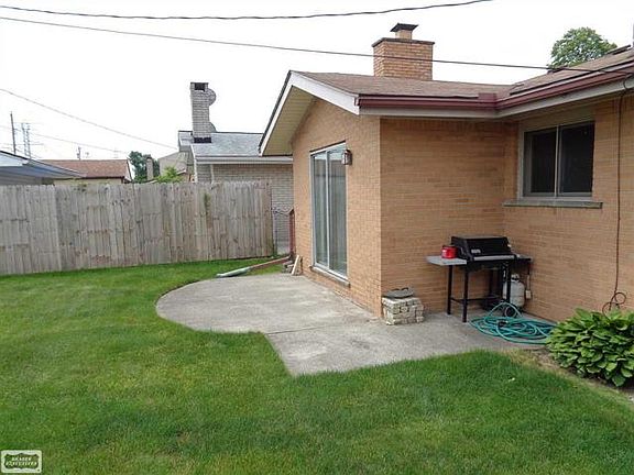 3rd image of 35456 Malibu Dr