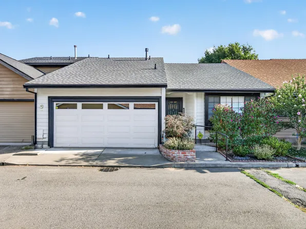 653 Golden Ln, Medford, OR 97504