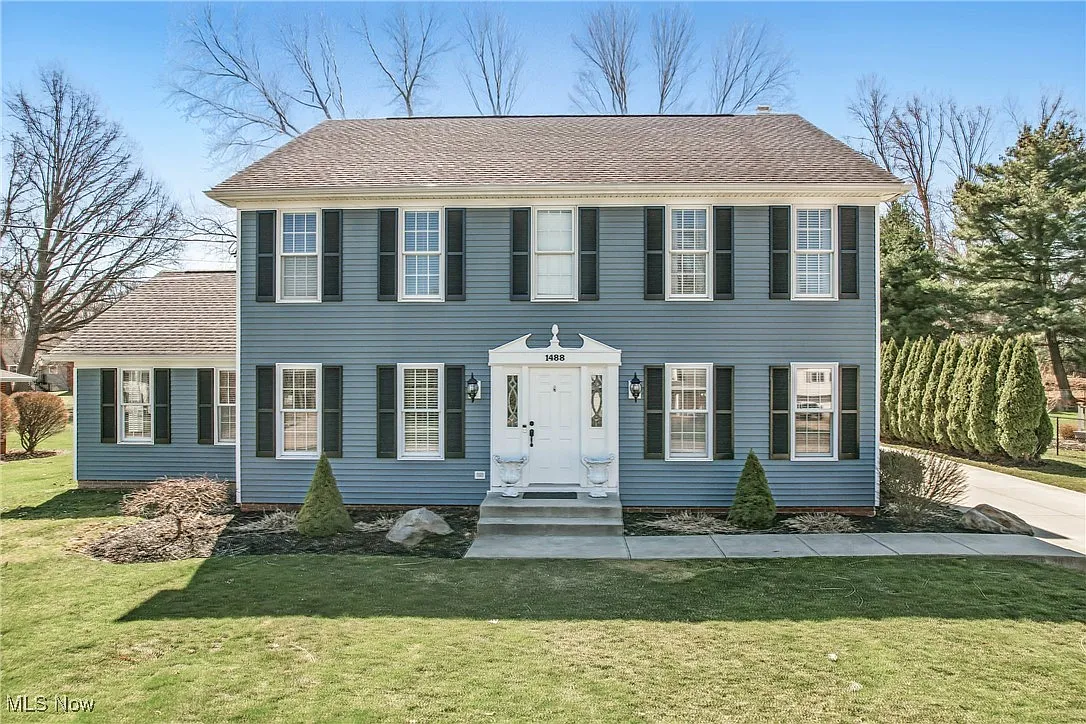 1488 Highland Ave photo 1