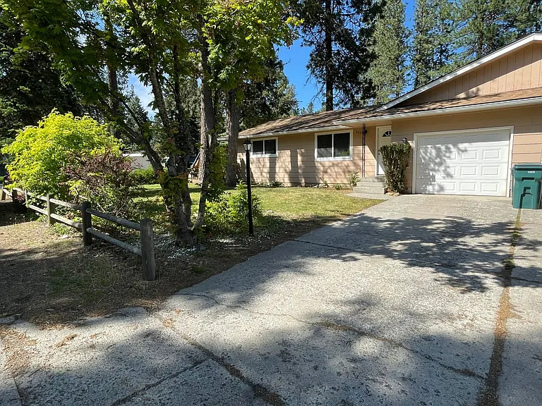 5223 & 5225 N Pinegrove Ct — Photo 12