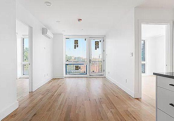 2nd image of 662 E New York Ave #3R