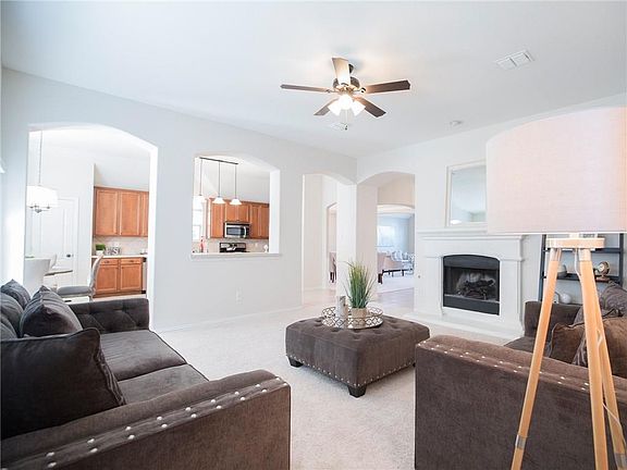 4th image of 3828 Sevenoaks Dr