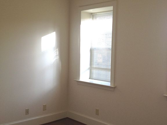 4th image of 1319 W Cary St