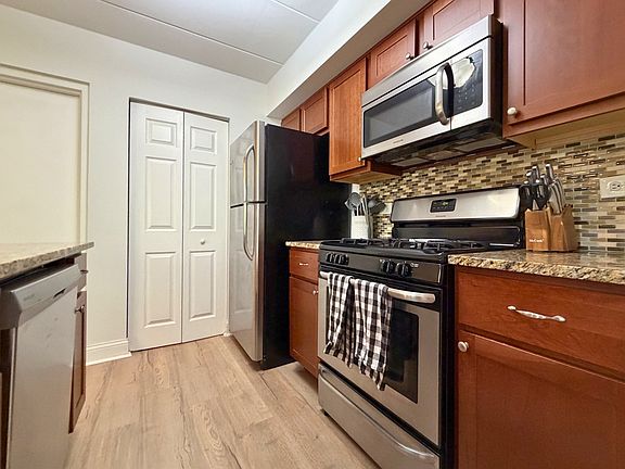 5th image of 31 E Janata Blvd APT 1A