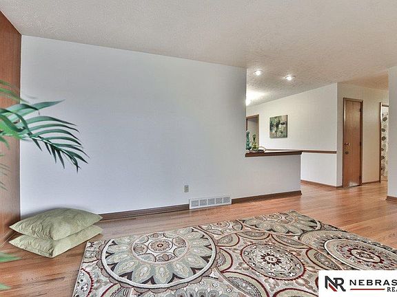 4th image of 9306 Meadow Dr