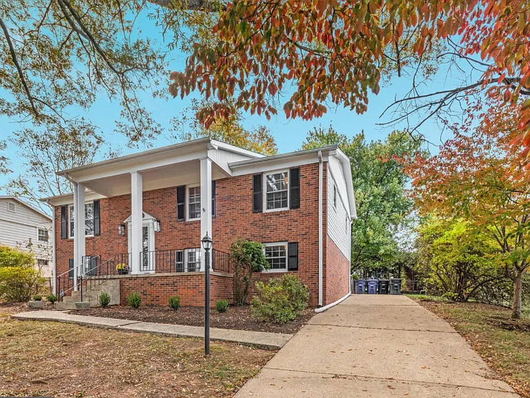 417 Old Waterford Rd NW — Photo 2