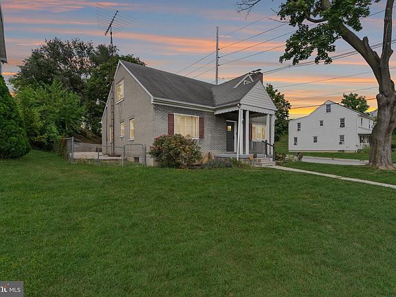 2nd image of 901 Rose Hill Ave