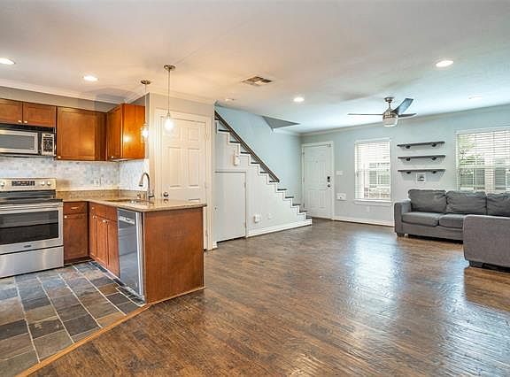 3rd image of 4723 Bradford Dr APT A