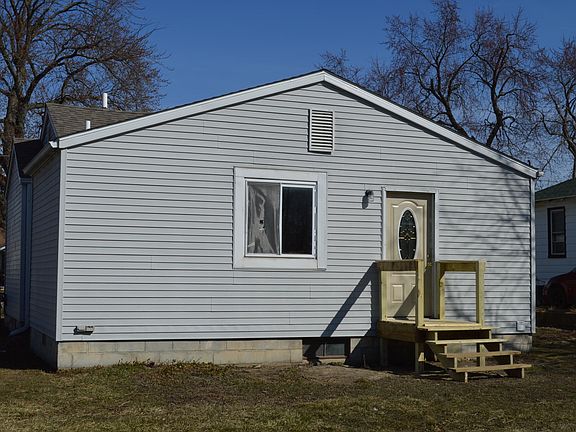 5th image of 2152 Schumacher Ave