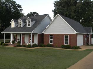 2016 Apple Tree Ln, New Albany, MS 38652