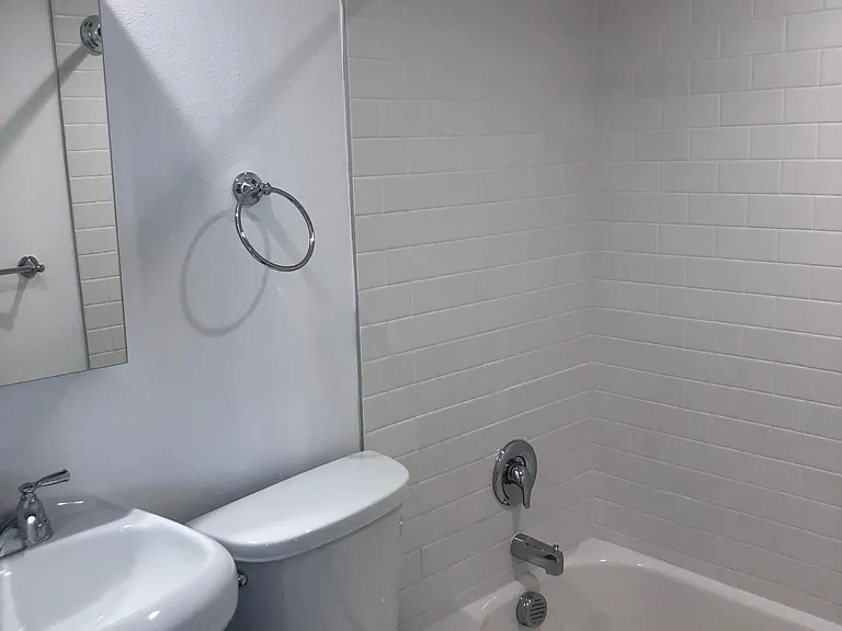 Residence at Governors Park — Photo 21