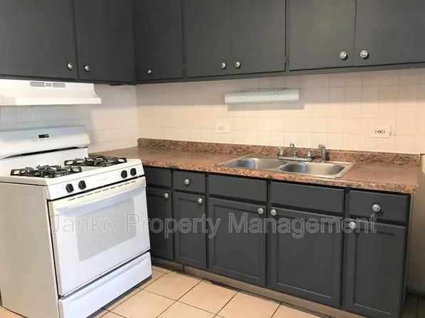2108 S 17th Ave APT 1E, Broadview, IL 60155