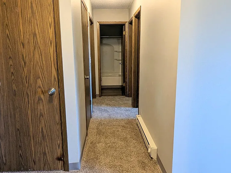 100 Oak St — Photo 2