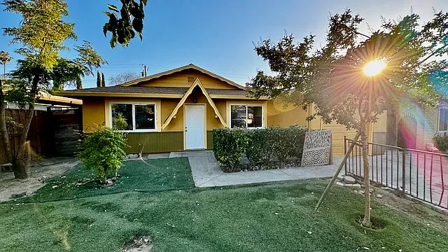 2737 Ophelia Ave — Photo 1