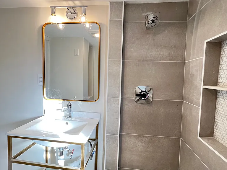 27 Barry St #2R — Photo 9