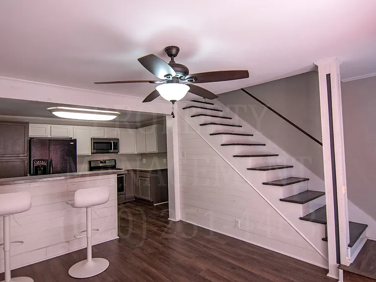 319 S 10th St — Photo 15