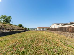 633 Highland Vista Ln, Roseburg, OR 97471