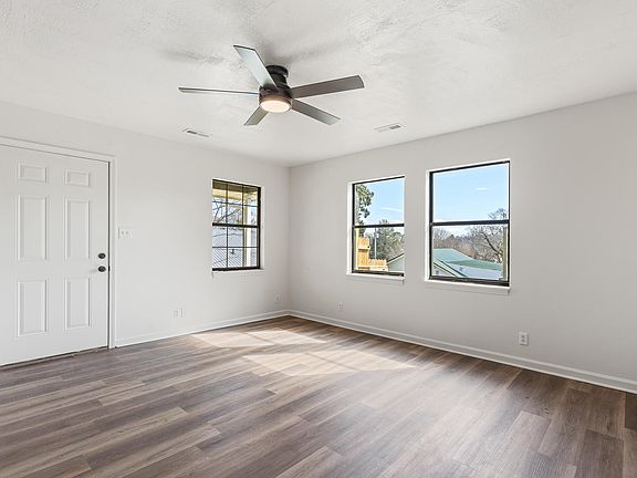 5th image of 104 Pine St