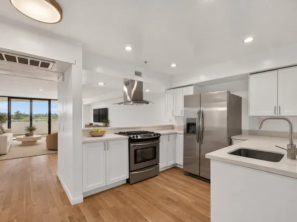 8704 Santa Monica Blvd #Penthouse 3, West Hollywood, CA 90069