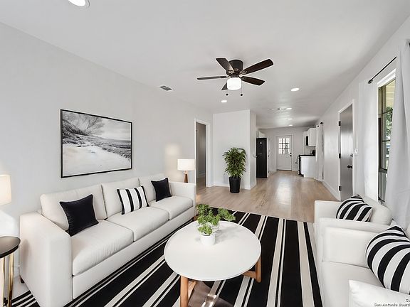 2nd image of 530 PRESTWICK BLVD