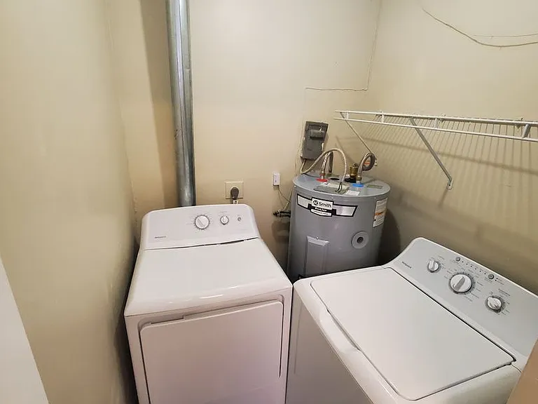 Saratoga Apartments - STA — Photo 49