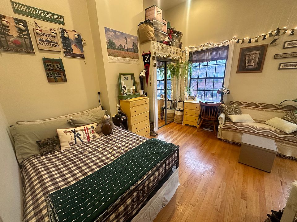 1st image of 57 Gainsborough St APT 5
