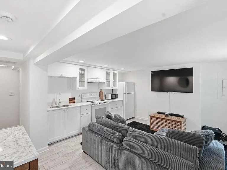 708 I St SE #B — Photo 8