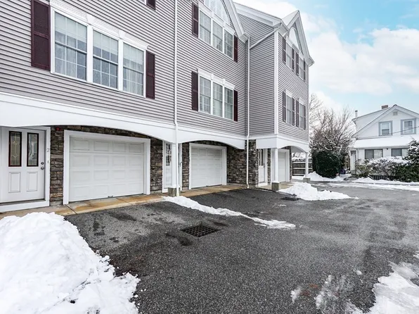 8 Russell St Unit 2, Waltham, MA 02453