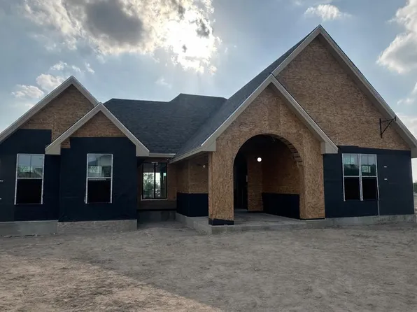 704 Encinal Dr, Eagle Pass, TX 78852