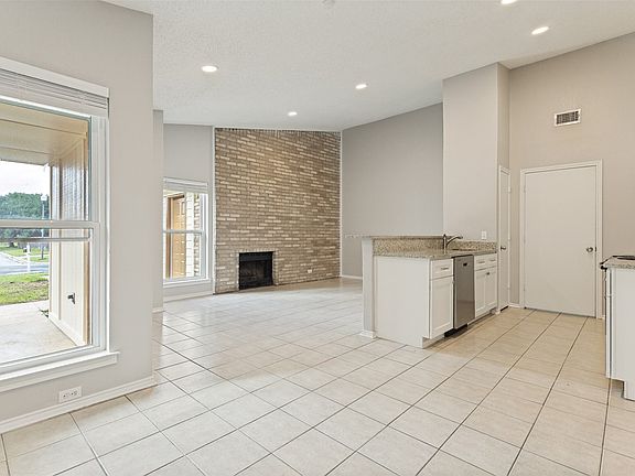 5th image of 3219 Green Ridge St