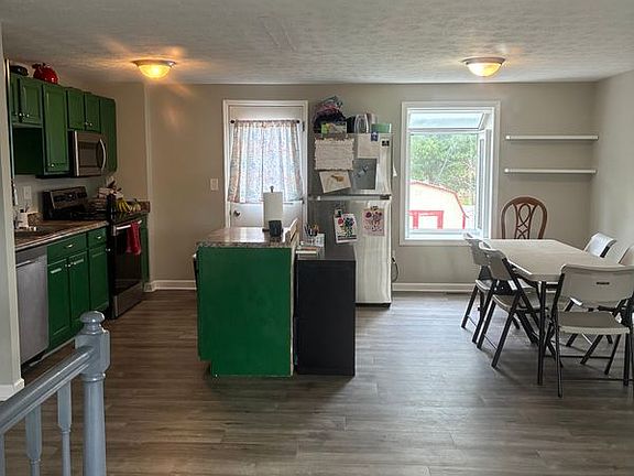 3rd image of 744 Maplewood Ln