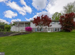 246 Mount Hope School Rd, Willow Street, PA 17584