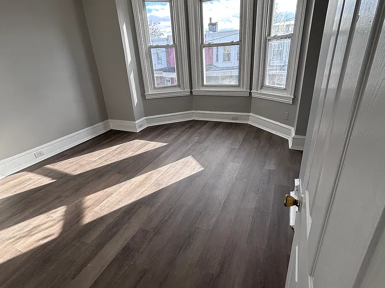 5819 Pemberton St — Photo 6