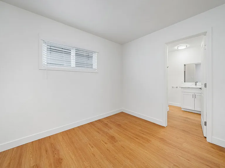1114 W Balboa Blvd — Photo 9