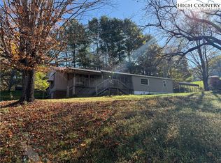 253 Bobby Rash Rd, Lansing, NC 28643