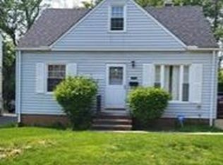 20021 Green Oak Dr, Euclid, OH 44117