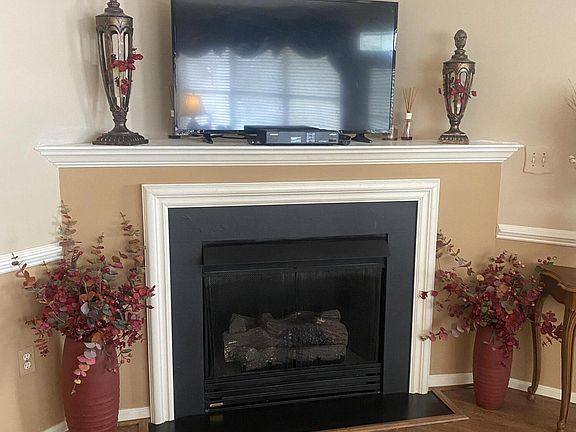 5th image of 107 Shinnecock Dr