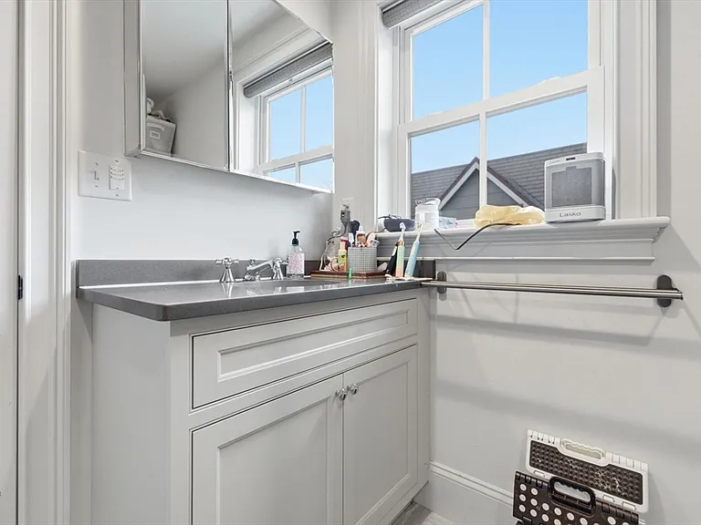 44 Evergreen St #3 — Photo 16