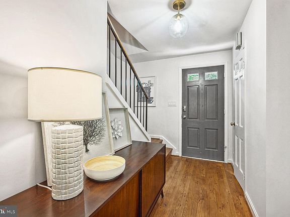4th image of 6008 Hardwick Pl