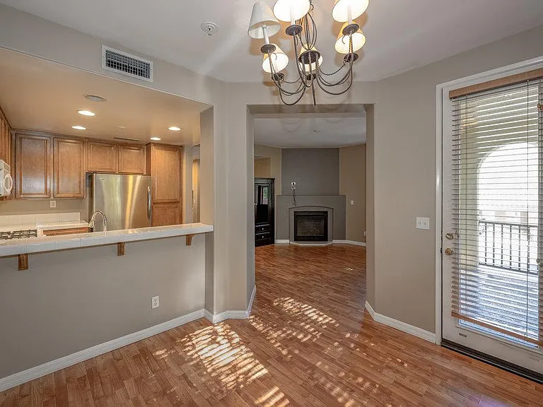 28205 Canterbury Ct — Photo 3