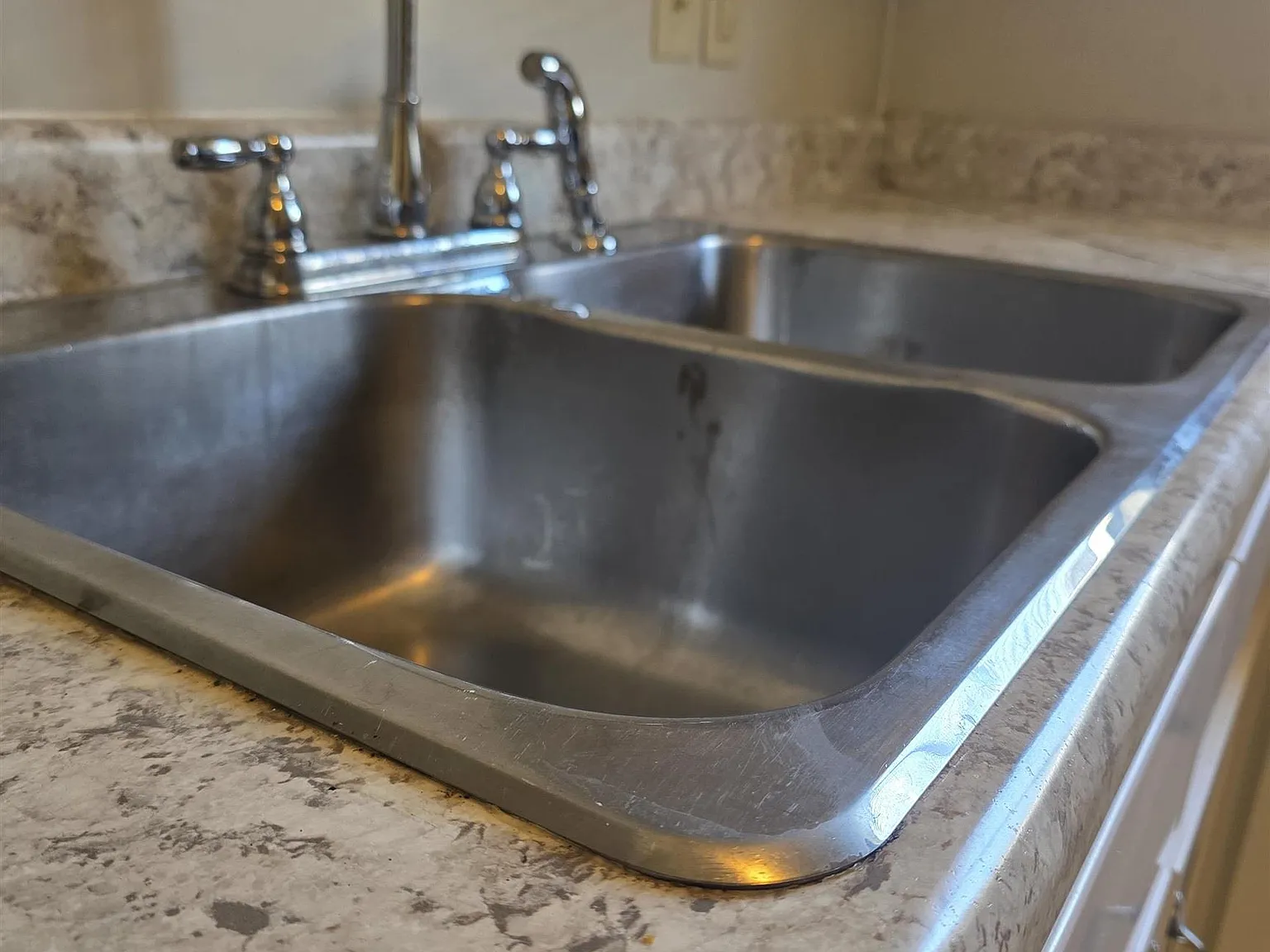 2 bed, 1.0 bath, 797 sqft, $995 — Photo 4